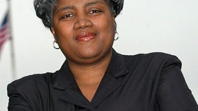 Photo of Hillary and Her Campaign staff treated Donna Brazile like a slave.