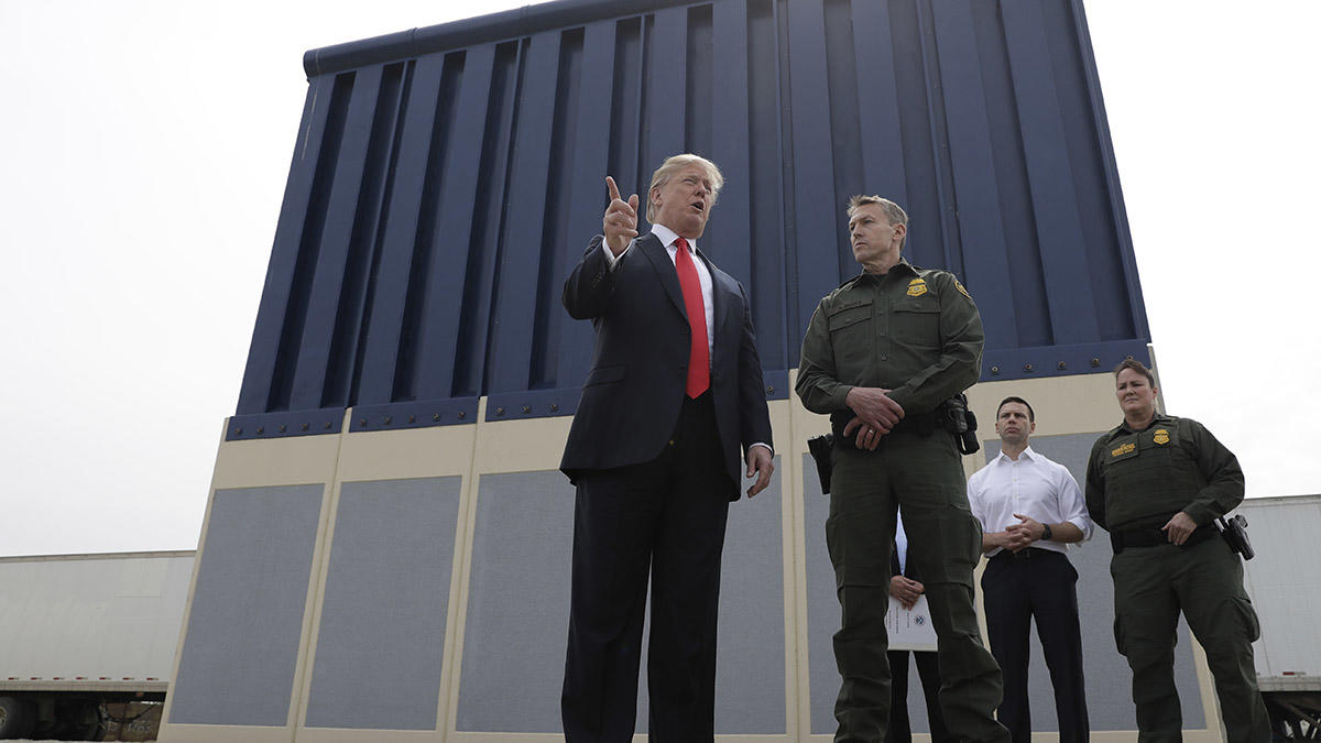 Trump-border-wall-visit