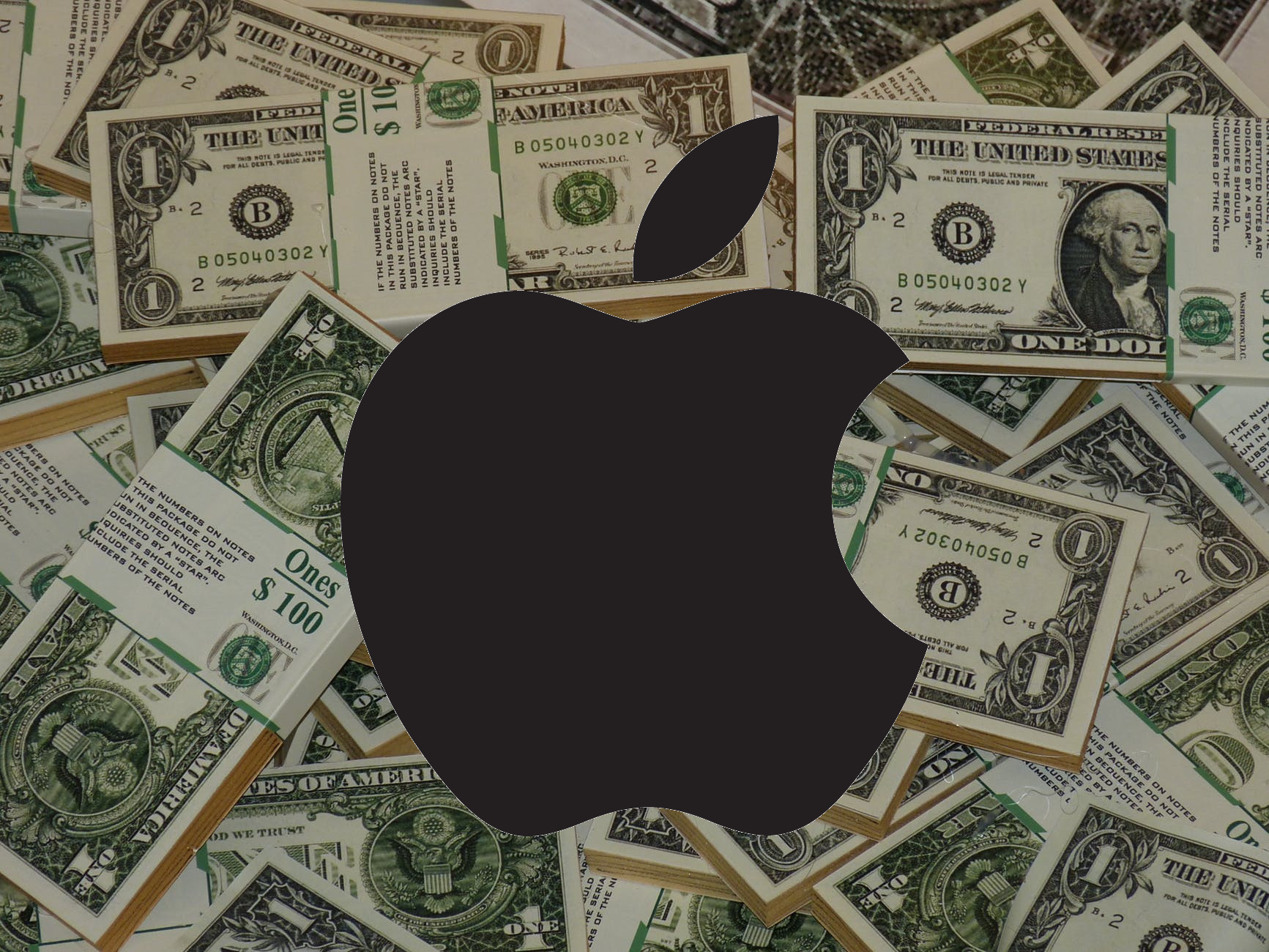 Photo of Apple Makes History by Passing $1 Trillion Valuation Mark