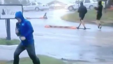 Photo of Reporter Faces the Internet's Criticism Over Dramatic Hurricane Florence Coverage