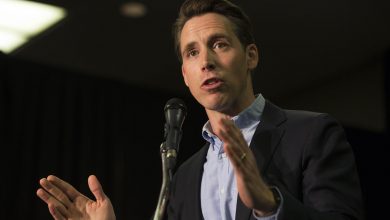 Photo of Lawmaker Proposes New Legislation to End Social Media Addiction