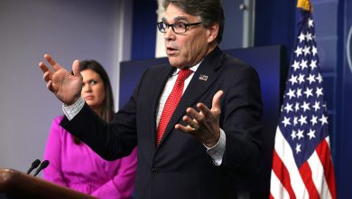 Photo of Rick Perry and Celebrities Get Trolled by Instagram Privacy Hoax