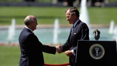 Photo of Gorbachev: “Nuclear Weapons Must be Destroyed”