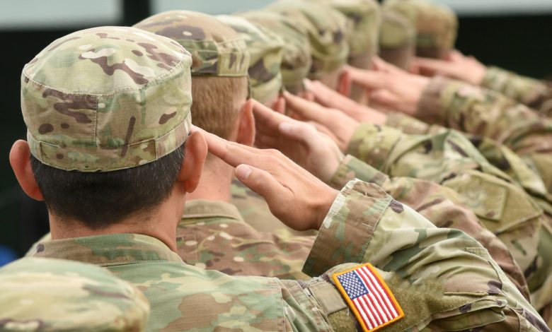Soldiers saluting.