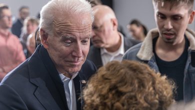 Photo of Biden Vows to Choose Female Running Mate