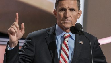 Photo of Trump Grants a Full Pardon to Michael Flynn