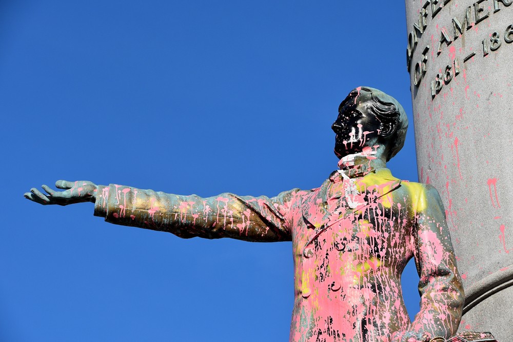 US Protesters Continue Taking Down Confederate Statues Across the