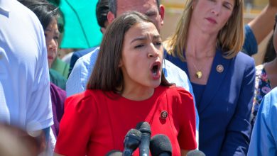 Photo of AOC Flexes Her Progressive Muscles in Dem Primary Fight