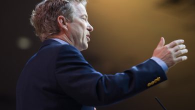 Photo of Protesters Attack Senator Rand Paul Outside Whitehouse