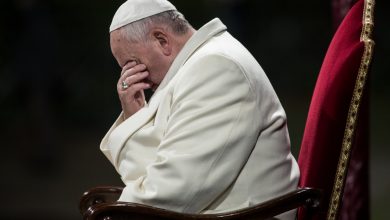 Photo of Investigation Opened After Pope Francis’ Instagram Account Liked a Brazilian Model’s Photo Post