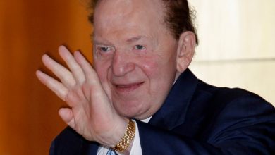 Photo of Casino Mogul and Philanthropist Sheldon Adelson Dies at 87