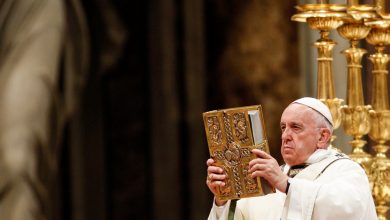 Photo of Pope Francis Pleads for Vaccination and Peace at Easter Address