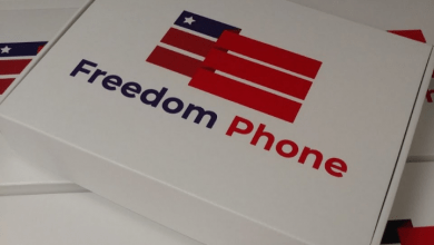 Photo of Bitcoin Millionaire Launches "Freedom Phone" in Effort to Fight Big-Tech Censorship
