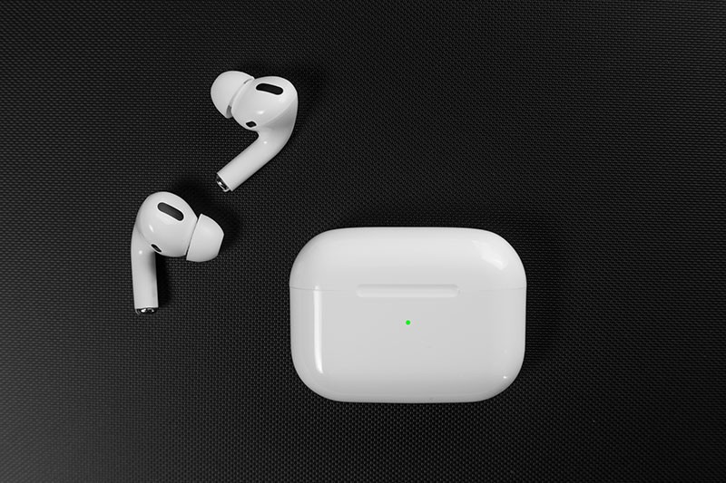 Unraveling the Mystery of AirPods' Status Light Significance and