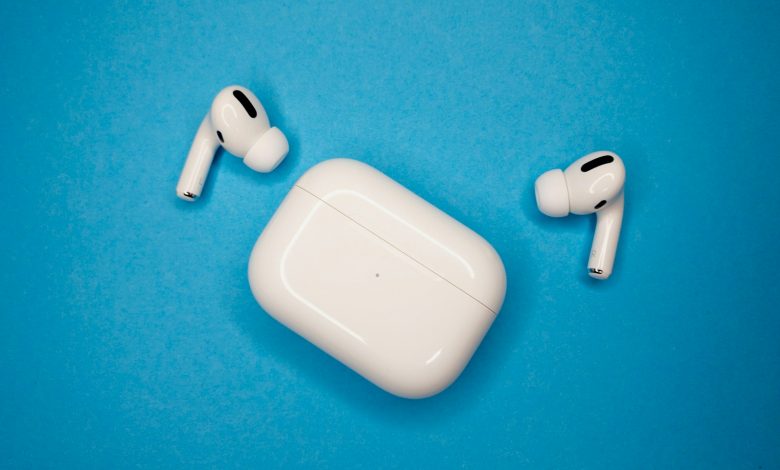 white apple airpods charging case