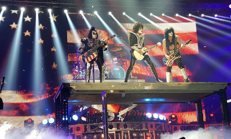 Kiss band on stage